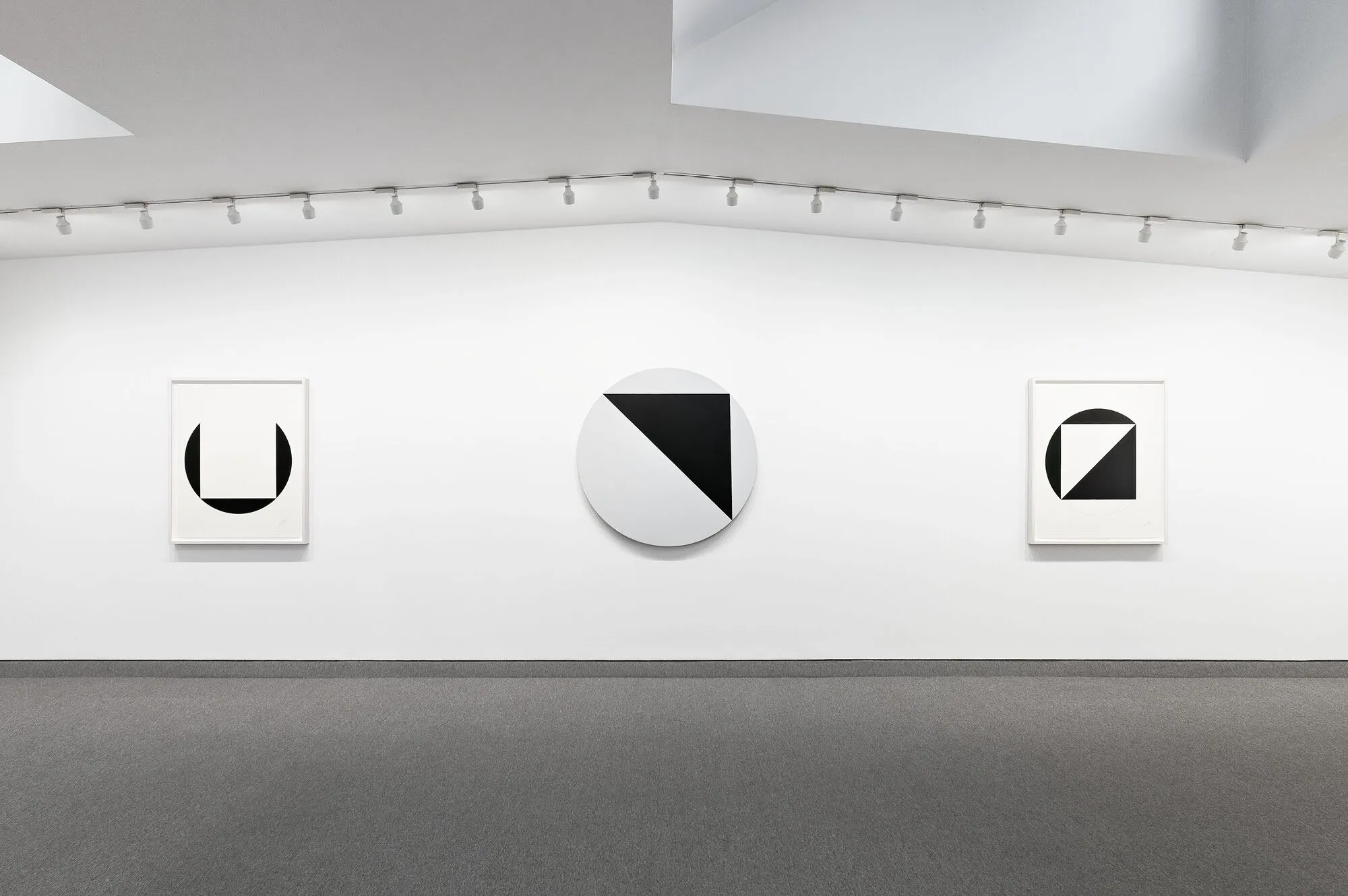 Leon Polk Smith: Circle and Square, 1948-1987 Exhibition
